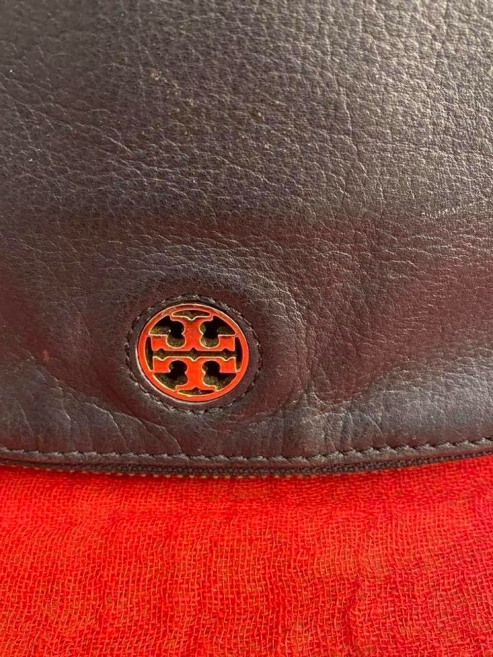 Tory Burch Black Leather Crossbody with Gold Logo Accent - Picture 2 of 8